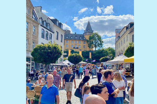 Traditioneller Handwerker- und Bauernmarkt zum Stein- und Burgfest